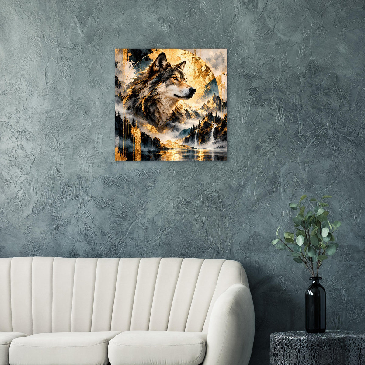 Wolfs-Poster mit goldenen Spritzern: dunkler Wolf über Landschaft, quadratisches Motiv
