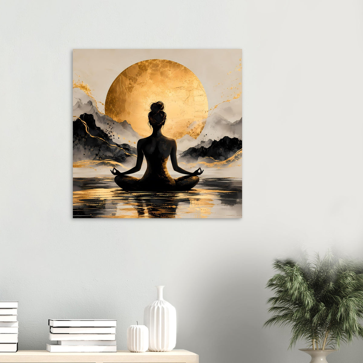 Meditatives Poster im Raum: schwarze Meditationssilhouette vor goldenem Sonnenkreis