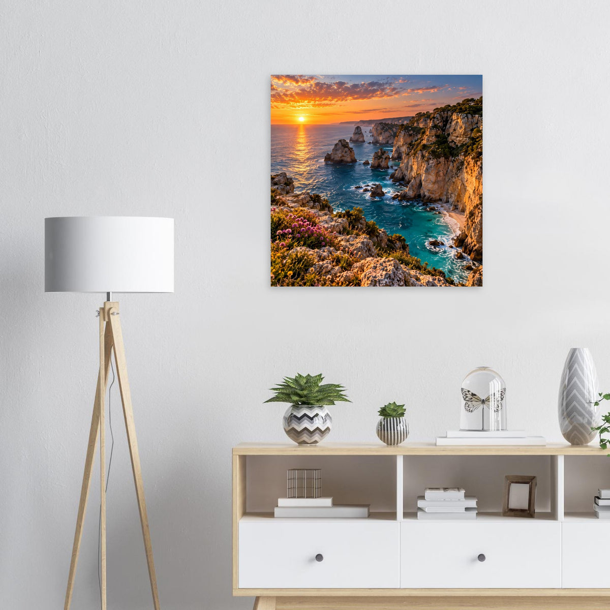 Küstenposter mit Sonnenuntergang, Felsklippen, türkisfarbenem Meer und Blumenriff