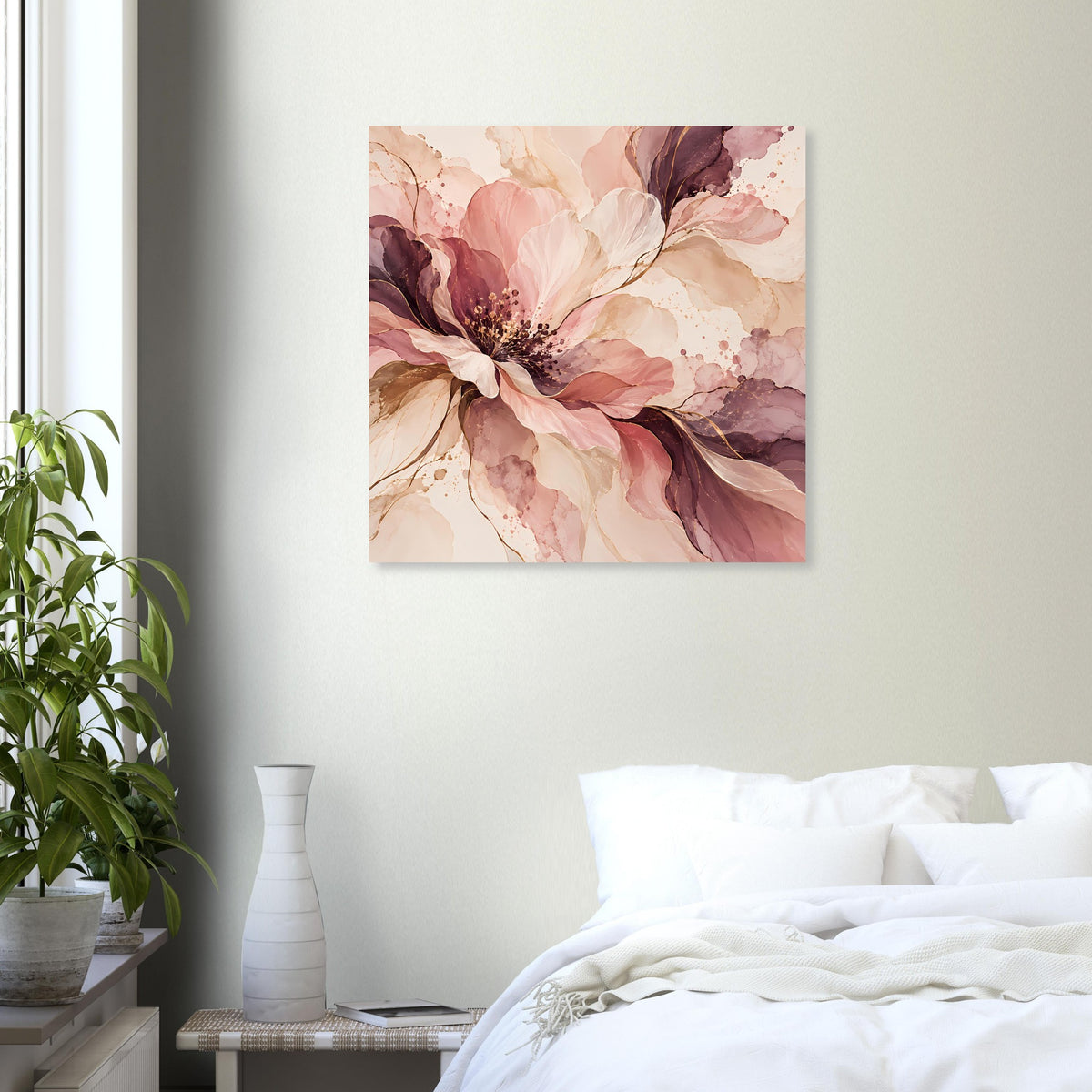Blütenposter mit rosa-beerem Blütendesign, quadratisch über weißem Bett