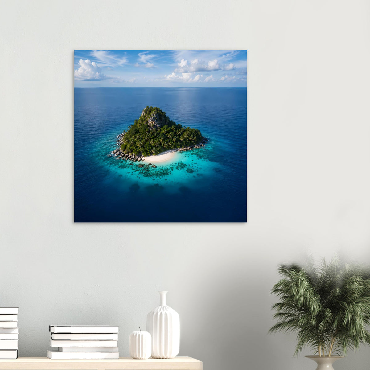 Tropisches Insel-Poster: kleine Vegetationsinsel im Meer, blaue Wasserflächen, quadratisch gerahmt