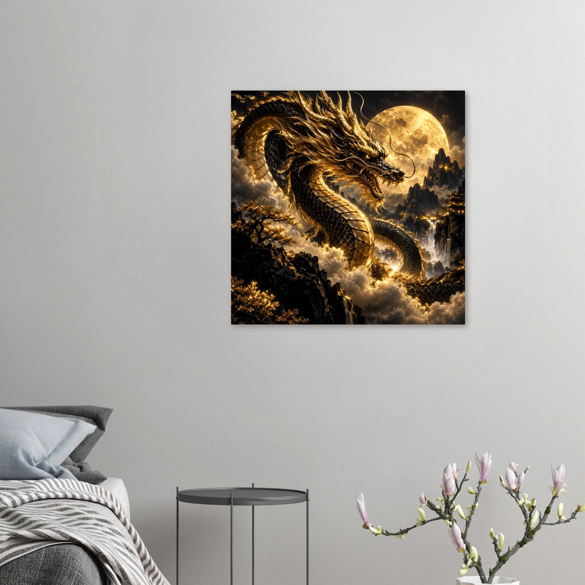 Kleines Drachenposter mit goldfarbenem Drachenkopf, schwarzen Schuppen und gelbem Vollmond