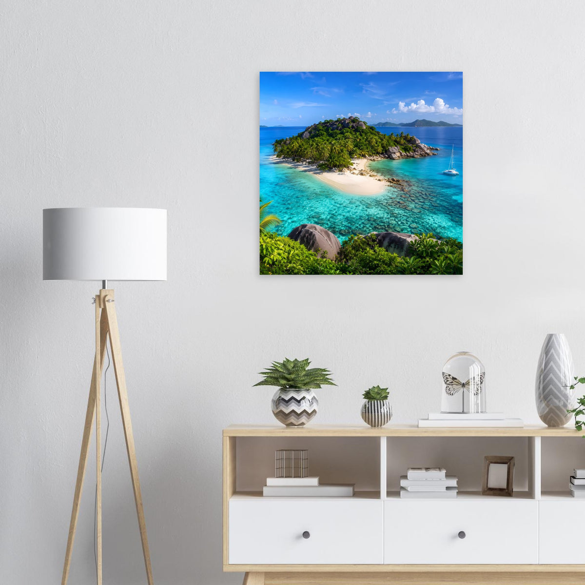 Quadratisches Tropeninsel-Poster mit türkisblauem Meer, Sandstrand und grüner Insel