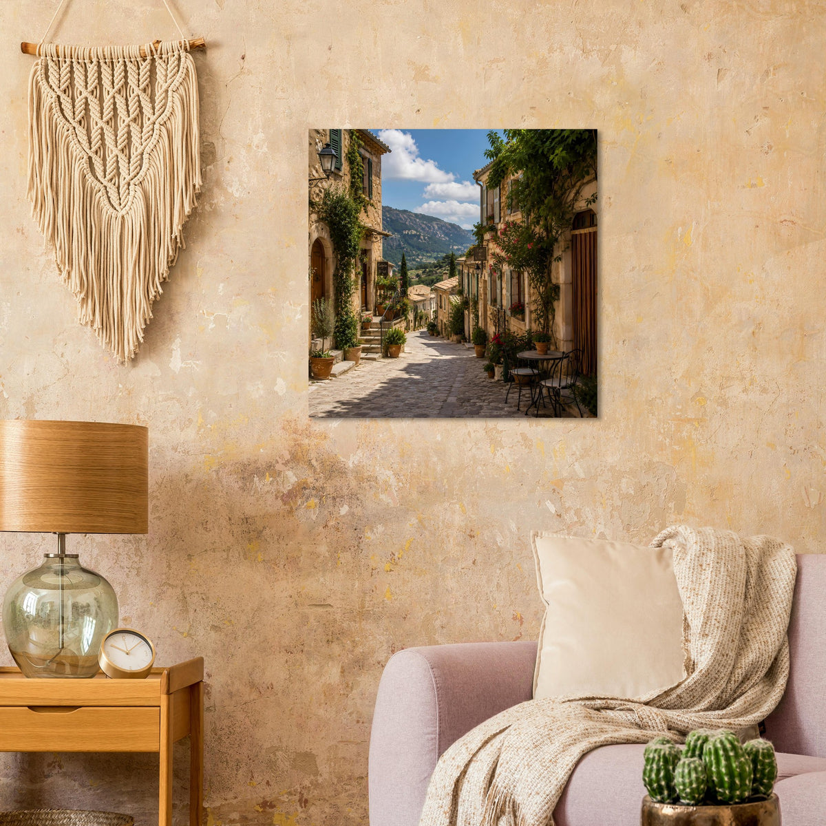 Wandposter mit Steingasse in mediterranem Stil und Blick auf die Berge