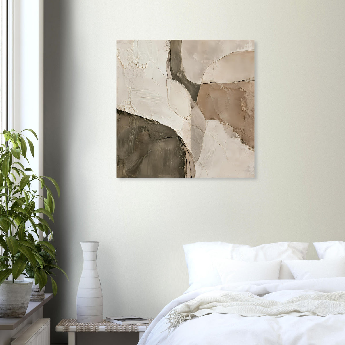 Quadratisches Kunstposter mit abstrakten, erdigen Flächen in Beige, Grau und Braun.