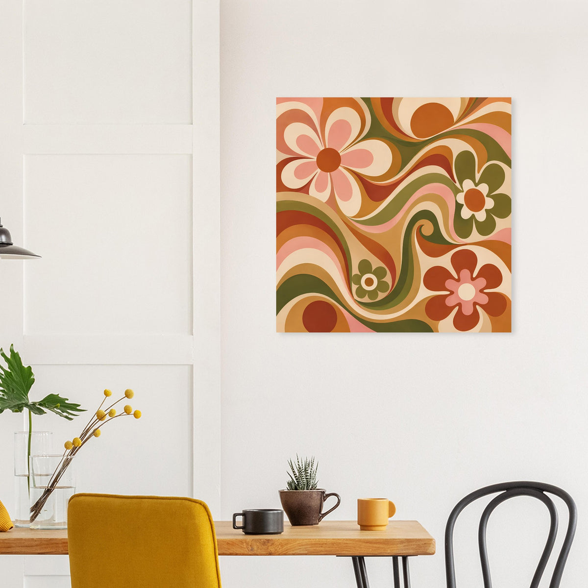 Florales Poster mit 70er-Muster aus Blumen und Wirbeln in Olivgrün, Beige und Orange, quadratisch
