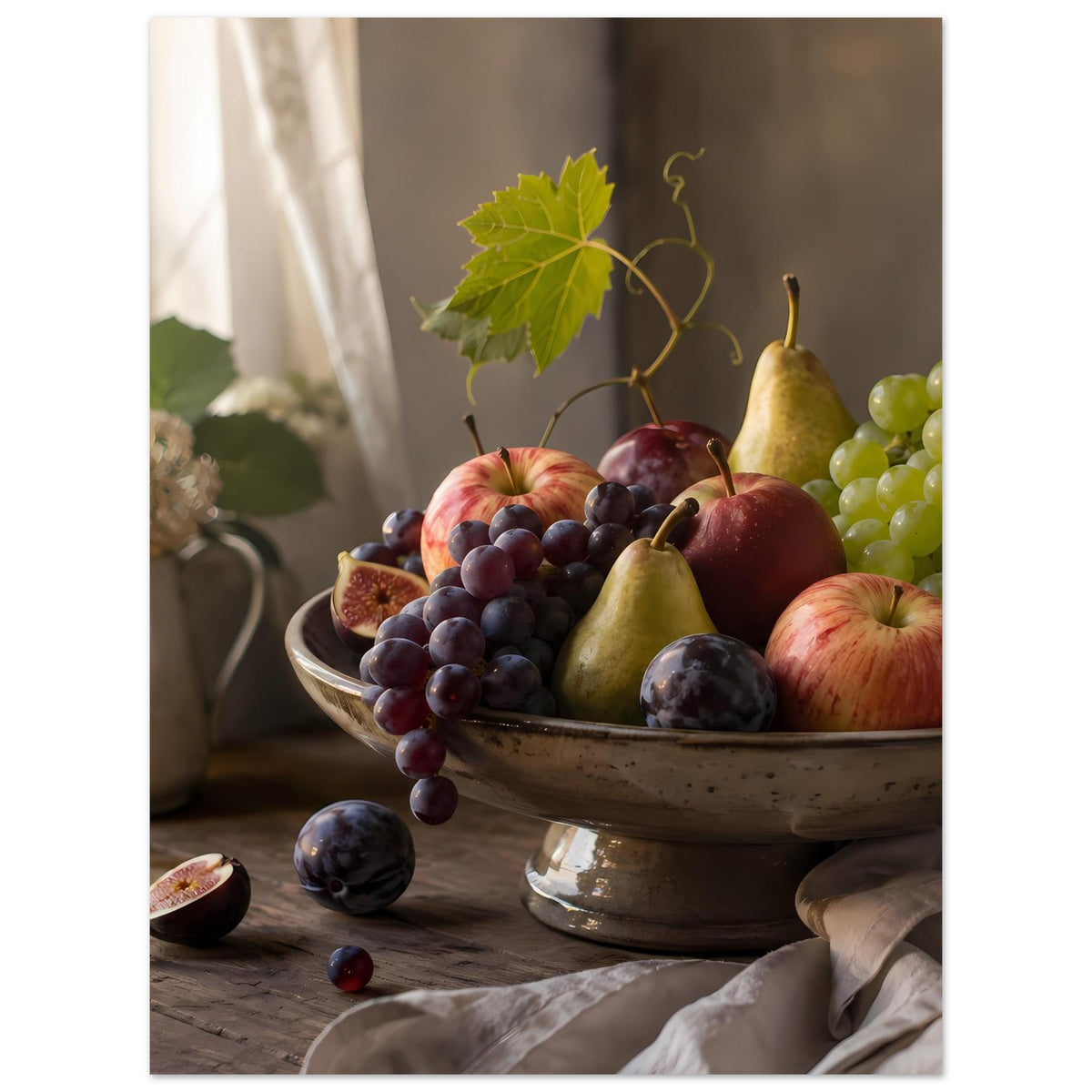 Fruchtstillleben-Poster mit Obstschale: Trauben, Äpfel, Birne und Weinblatt