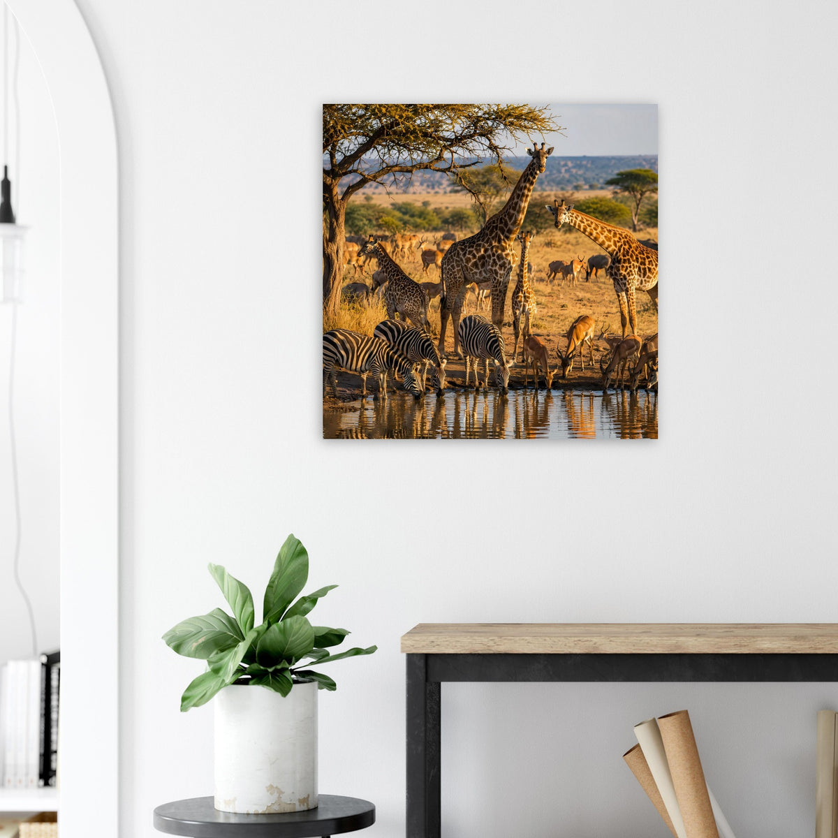 Safari-Wildtierszenen-Poster mit Giraffe, Zebras und Safari-Tieren in goldenen Tönen