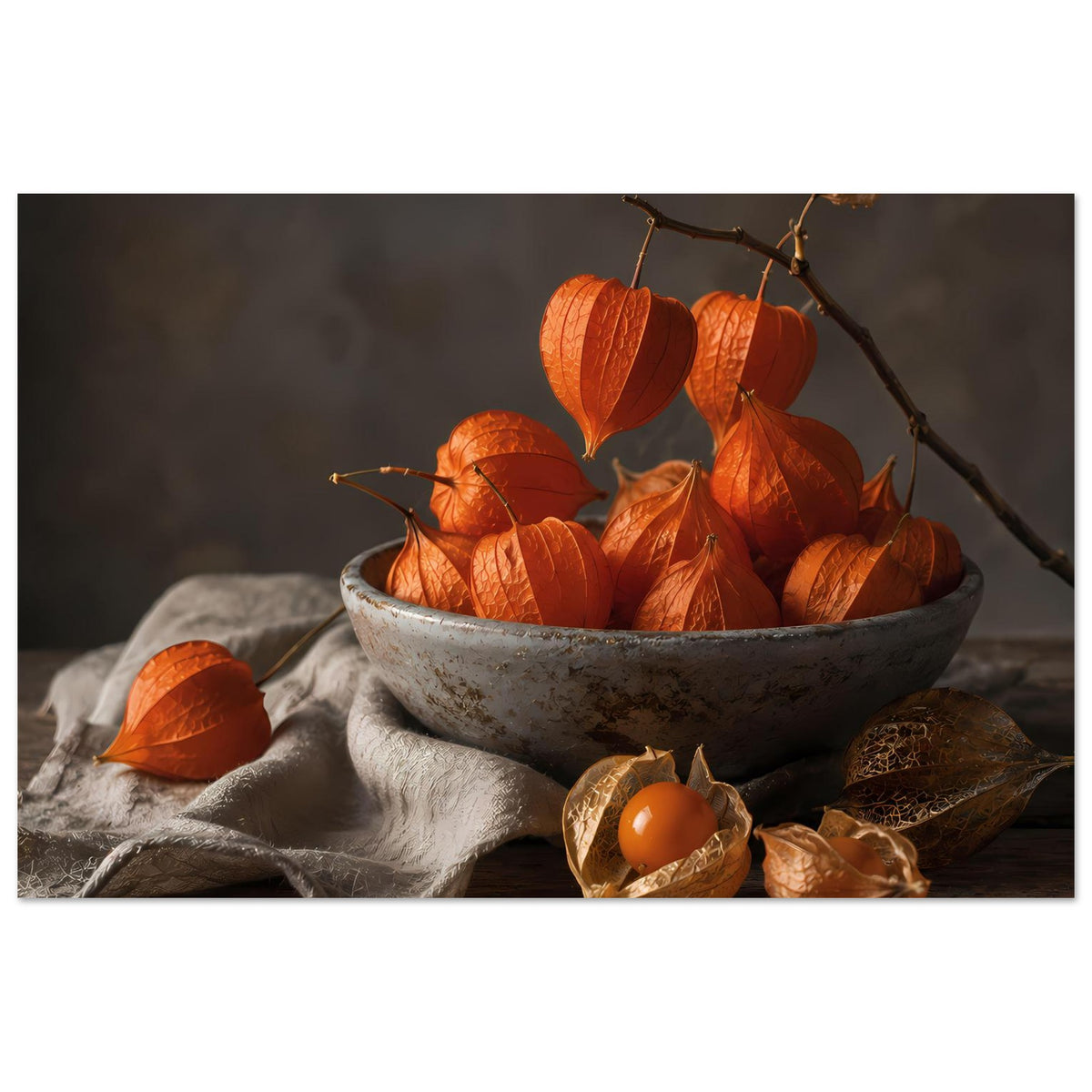Herbstposter mit Schale voller orange Zierkürbisse, beigem Tuch und Physalis vorne