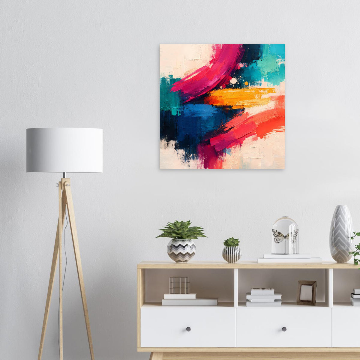 Quadratisches Kunstposter mit Pinselstrichen: Rot, Blau, Türkis und Gelb auf hellem Grund