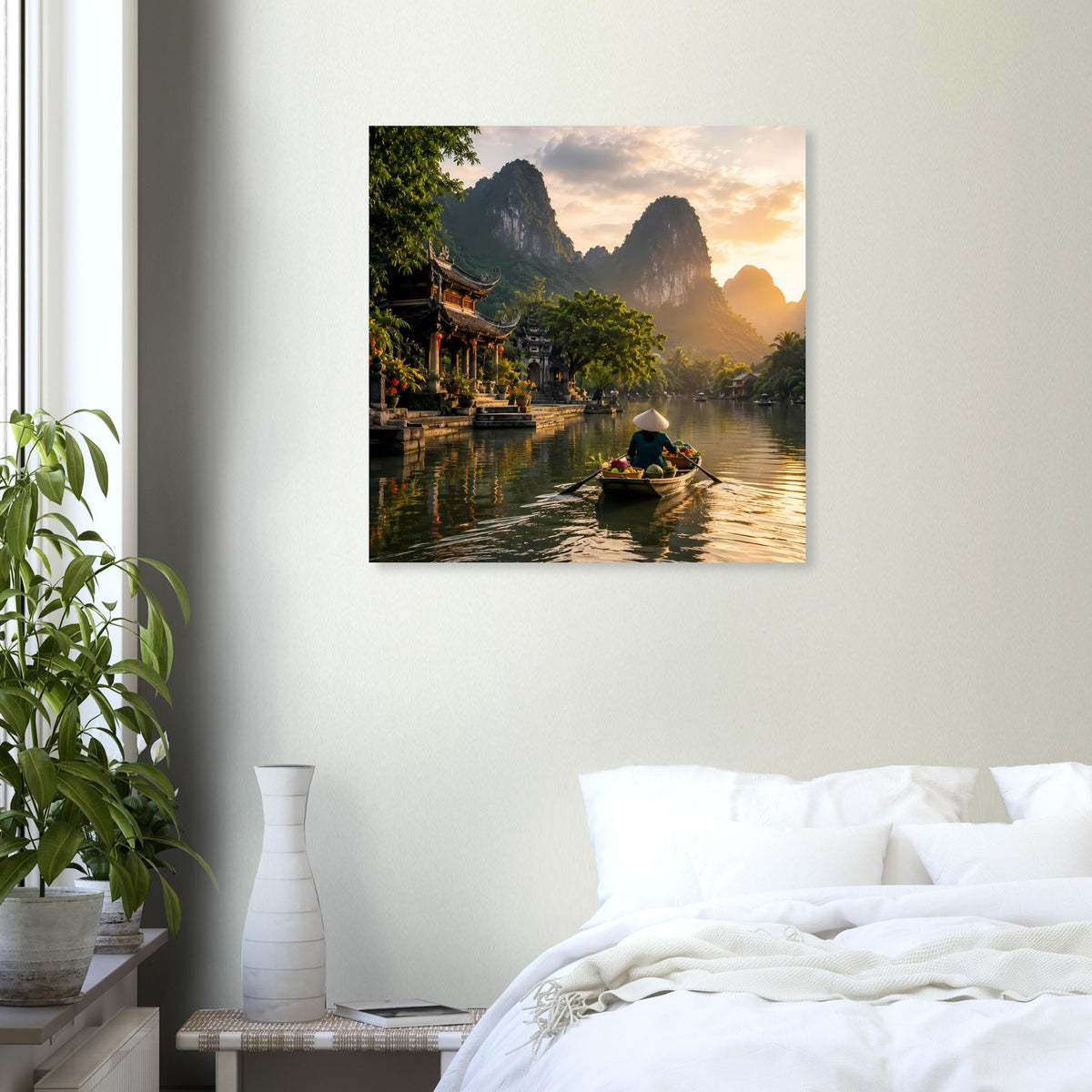 Wandposter mit Sonnenuntergang über dem Fluss, Boot auf dem Wasser und Felsberge
