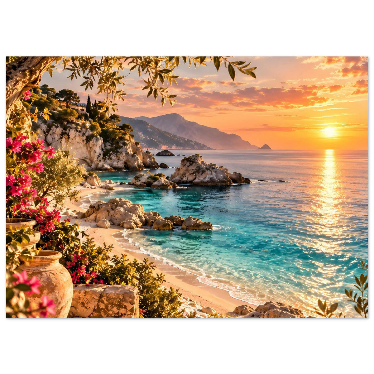 Strandposter im Querformat: goldenes Abendlicht, Wellen, Felsen und blühende Pflanzen