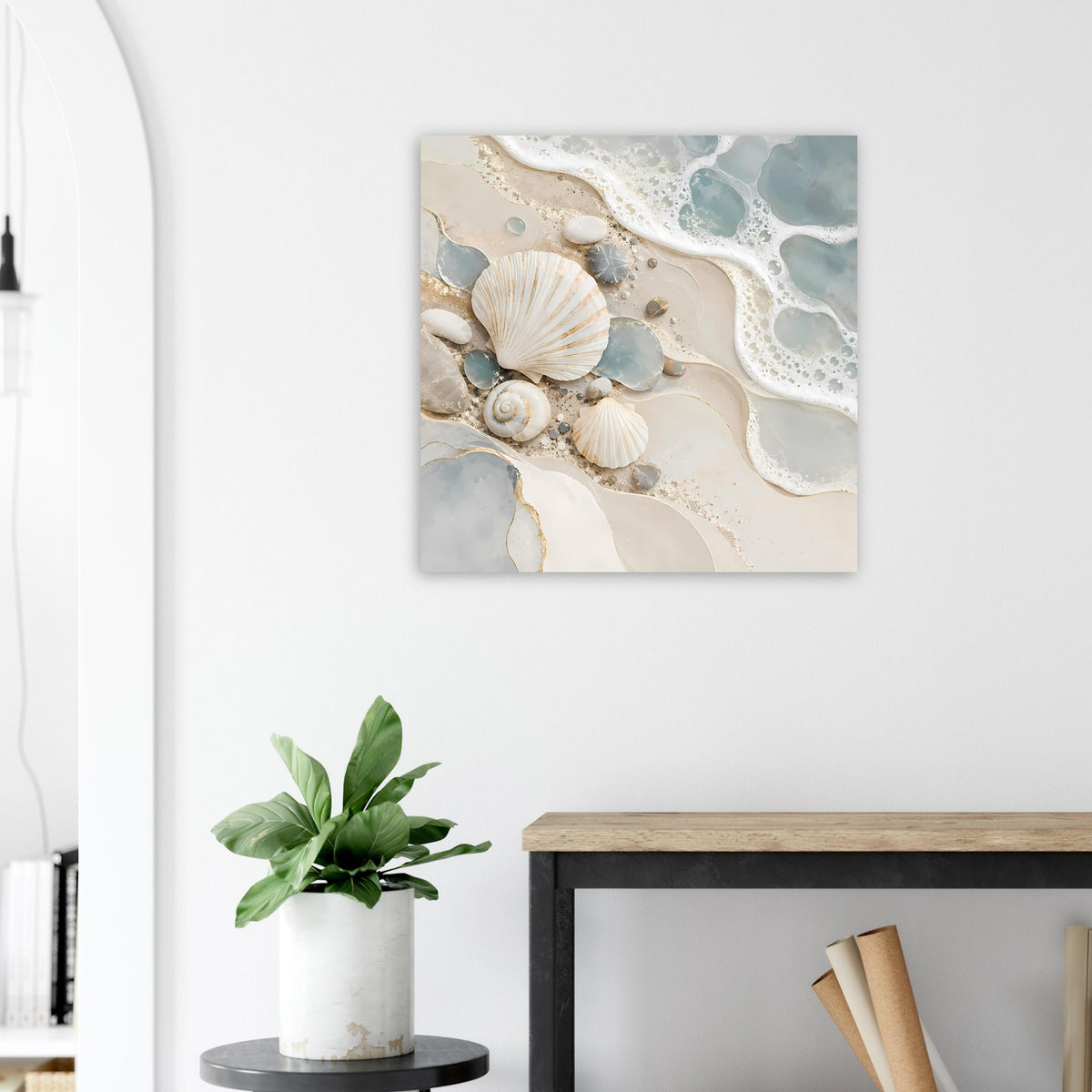 Wandposter mit Muscheln und blauweißen Wasserverläufen, naturbeige Akzente