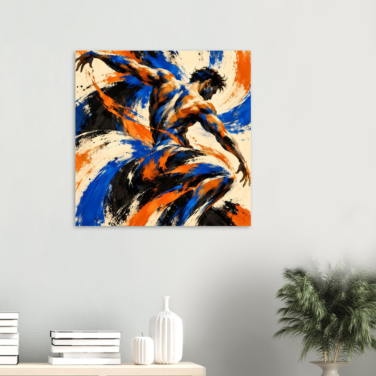 Kleines quadratisches Kunstposter mit dynamischer Figur in Blau, Orange und dunklen Farbakzenten