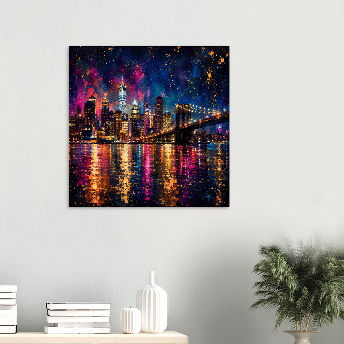 Quadratisches Stadtposter mit nächtlicher Skyline, Hängebrücke und bunten Lichtreflexen