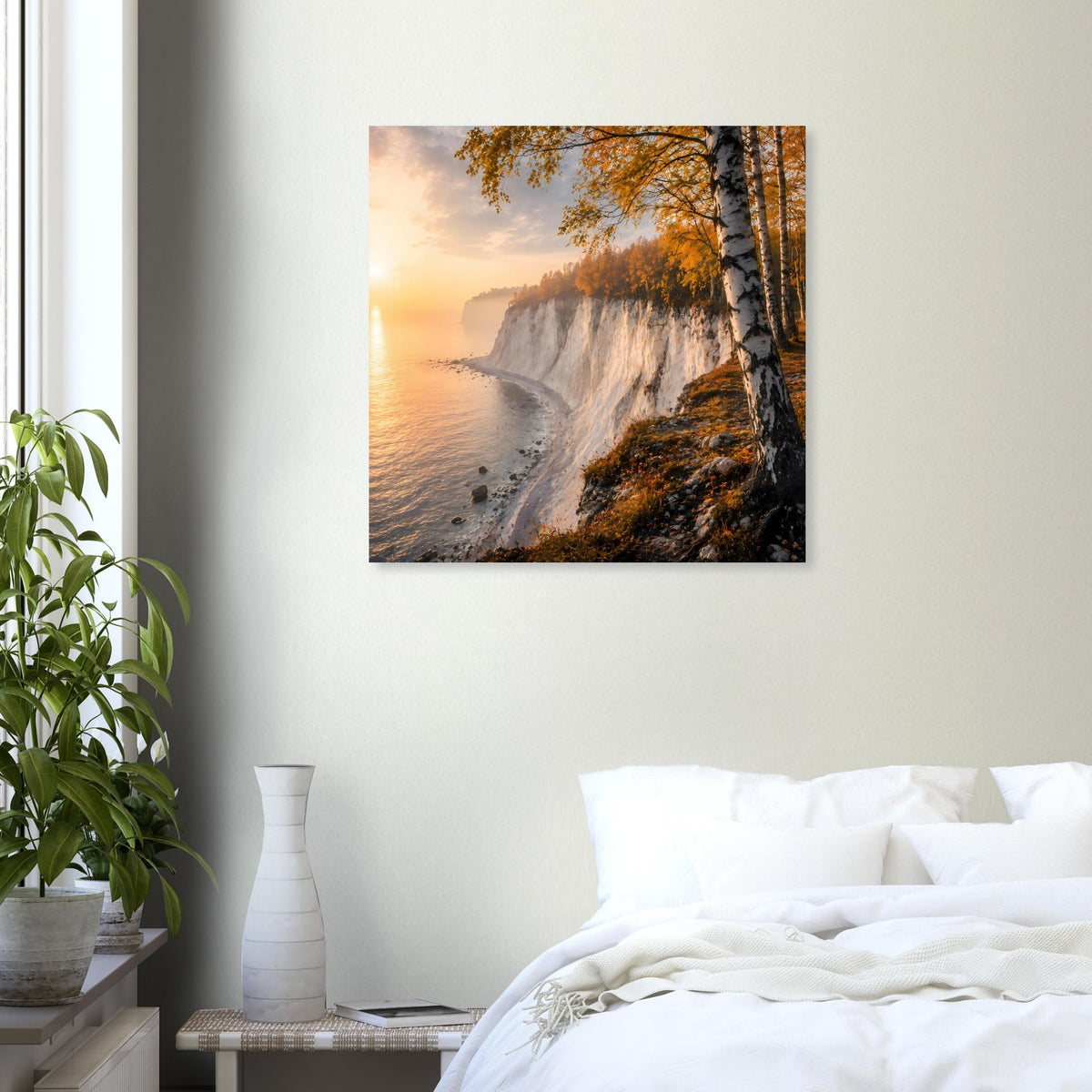 Quadratisches Wandposter mit Meer und Steilklippe im Sonnenuntergang, Birkenzweige