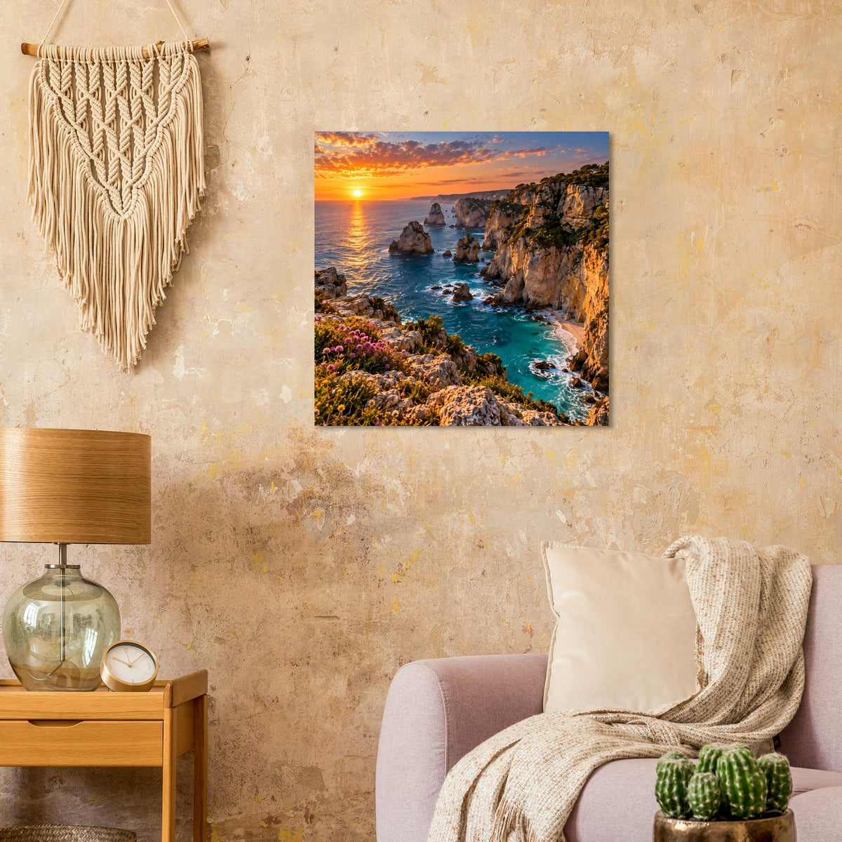 Wandposter mit Sonnenuntergang über Felsklippen, türkisfarbenem Meer und Küstenpflanzen