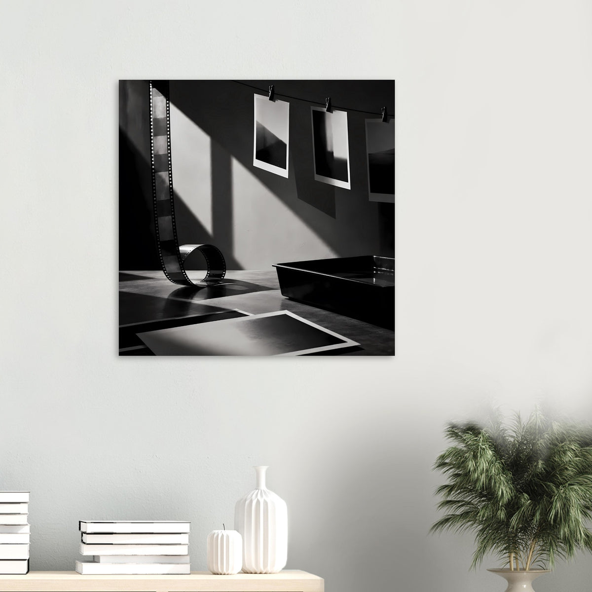 Schwarzweiß-Fotografie-Poster im Querformat mit Filmstreifen, Abzügen und Entwicklungswanne