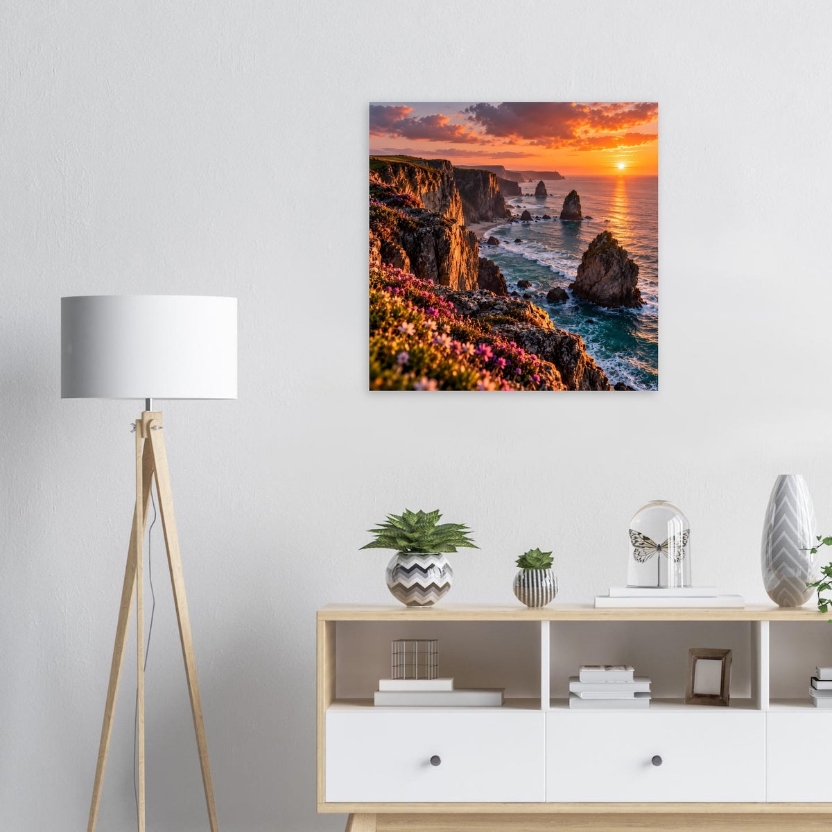 Gerahmtes Küsten-Sonnenuntergangs-Poster mit Felsklippen, Meer und Sonne über dem Horizont