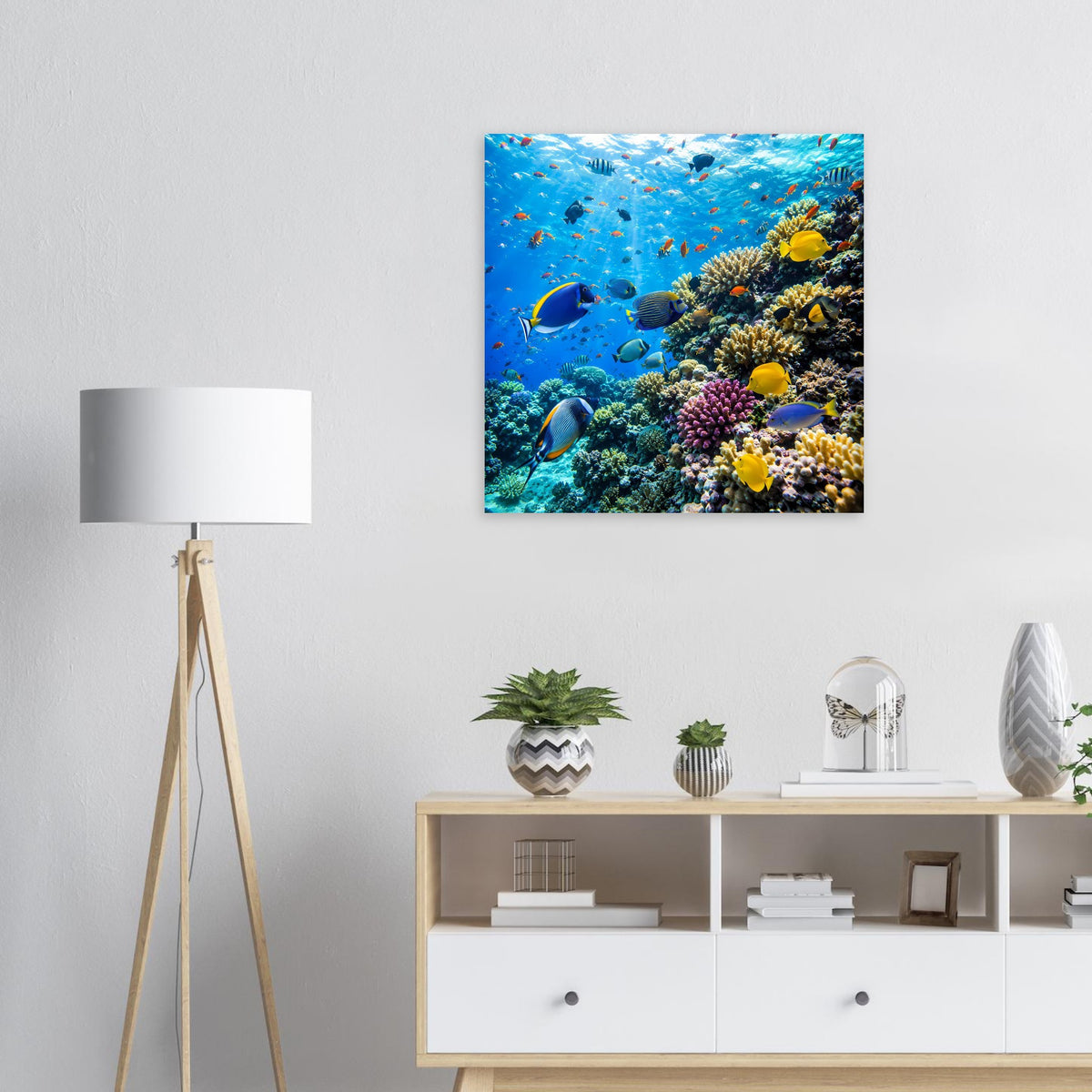 Kleines Poster mit Korallenriff und bunten tropischen Fischen im Unterwasser-Look