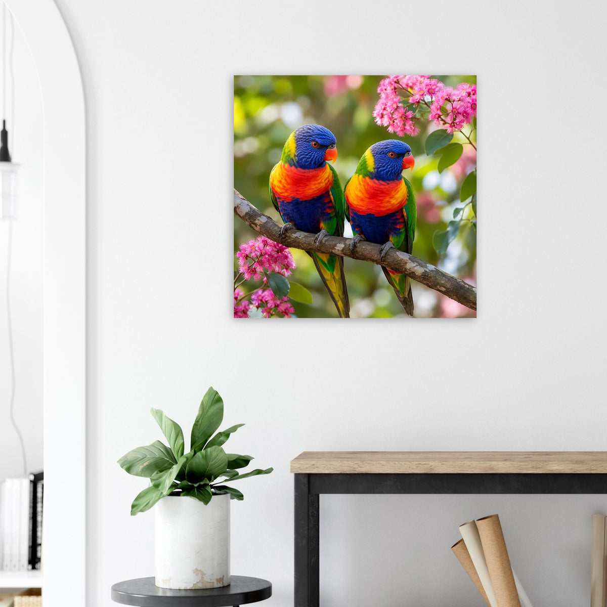 Poster mit zwei Regenbogenloriquets auf Ast, umgeben von rosa Blüten.