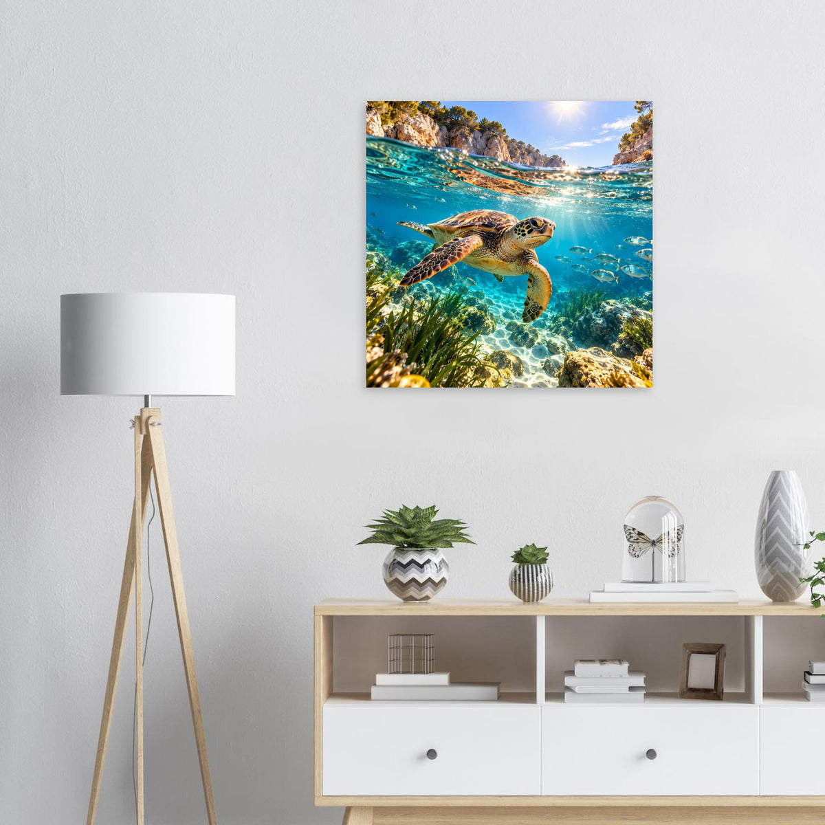 Quadratisches Wandposter mit Meeresschildkröte im türkisfarbenen Wasser