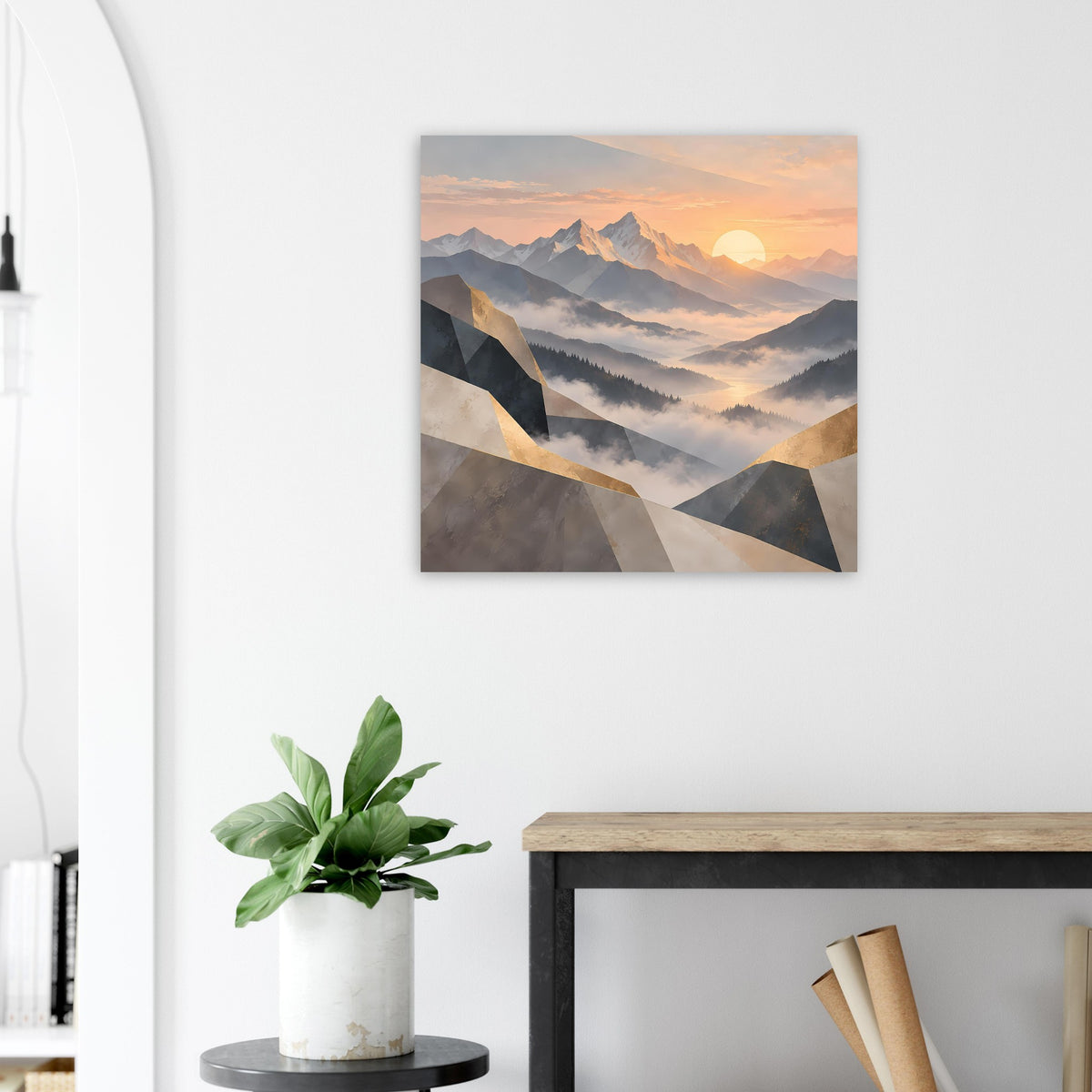 Quadratisches Wandposter mit Bergsonnenaufgang und goldfarbenen Geometrien in Pastell