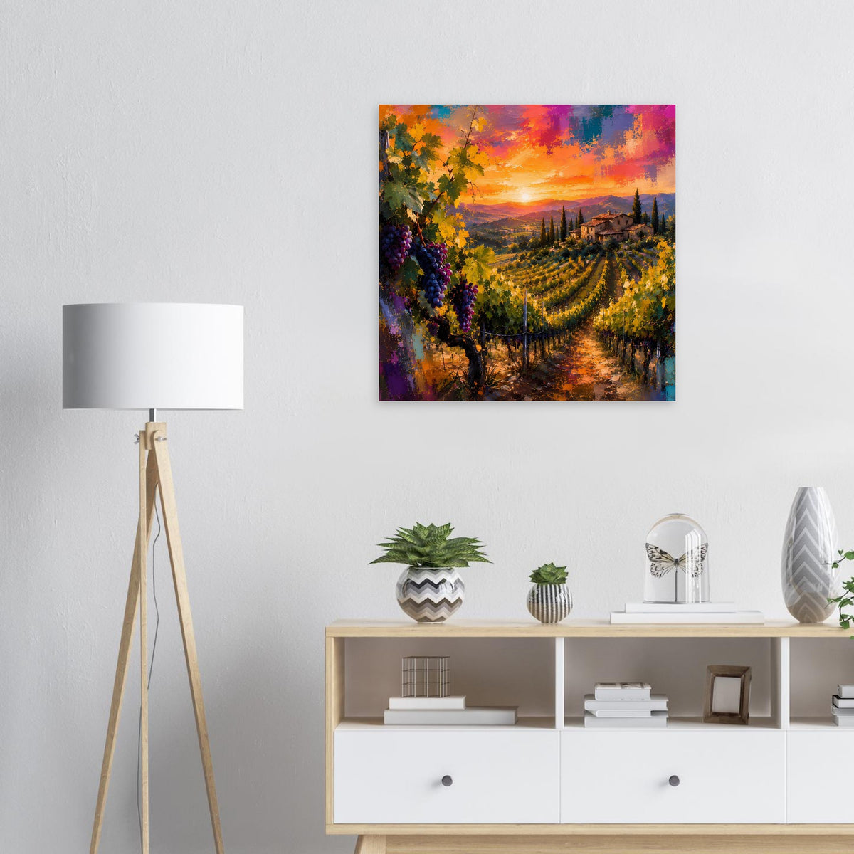 Wandposter mit Weinreben, Landhaus und leuchtendem Sonnenuntergang in kräftigen Farben