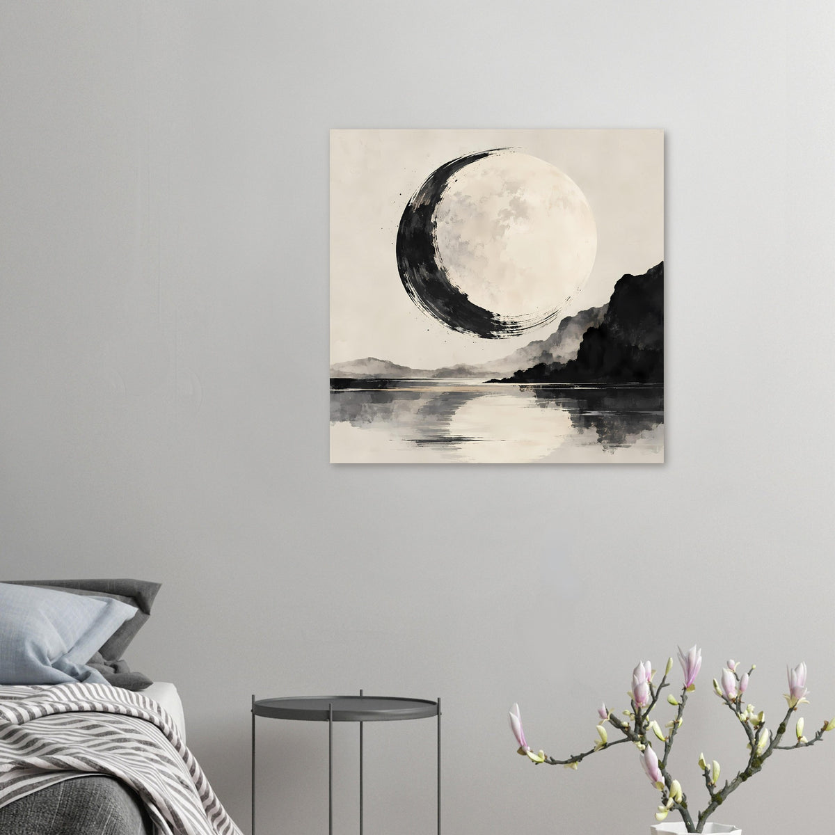 Schwarzweiß-Poster kleinformat: Mondlandschaft mit Spiegelung und dunkler Küstensilhouette