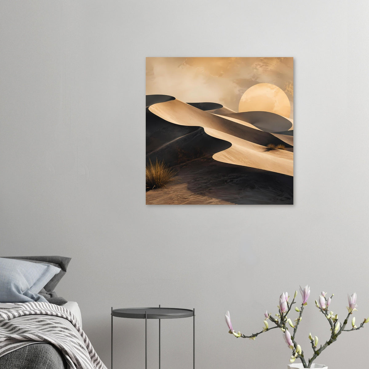 Quadratisches Wüstenposter mit goldenen Dünen, schwarzer Senke und rundem Mond
