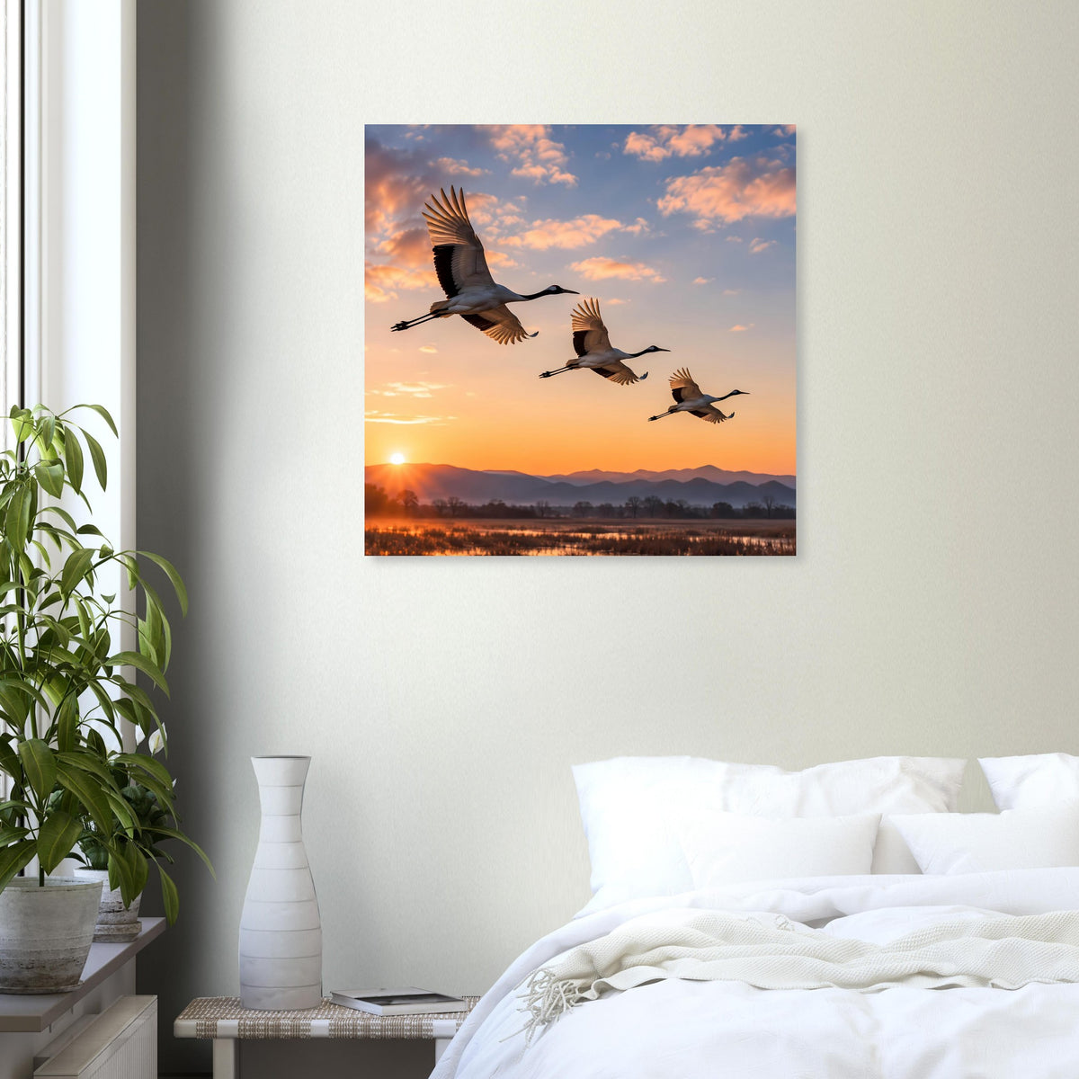 Wandposter mit Kranichen im Flug bei orangefarbenem Sonnenuntergang