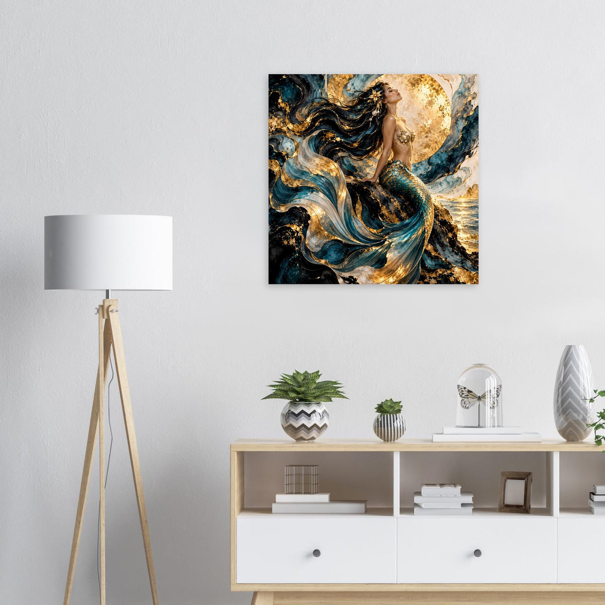 Wandposter mit Meerjungfrau-Motiv in schimmerndem Türkis und Gold auf dunklem Grund