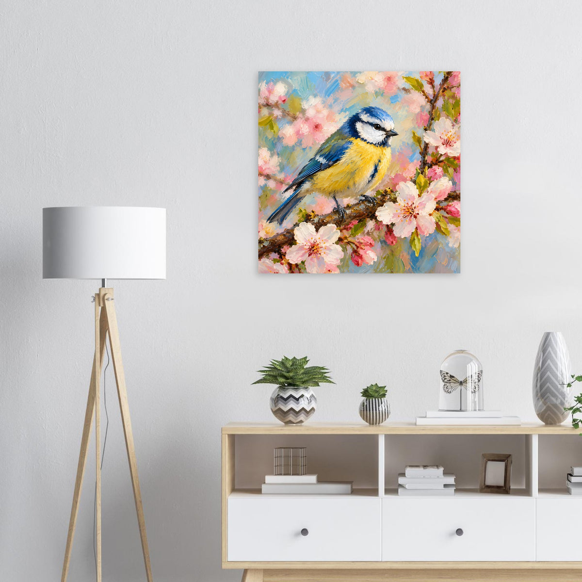 Quadratisches Vogel-Poster: blau-gelber Vogel zwischen rosafarbenen Blüten, auf Mattpapier