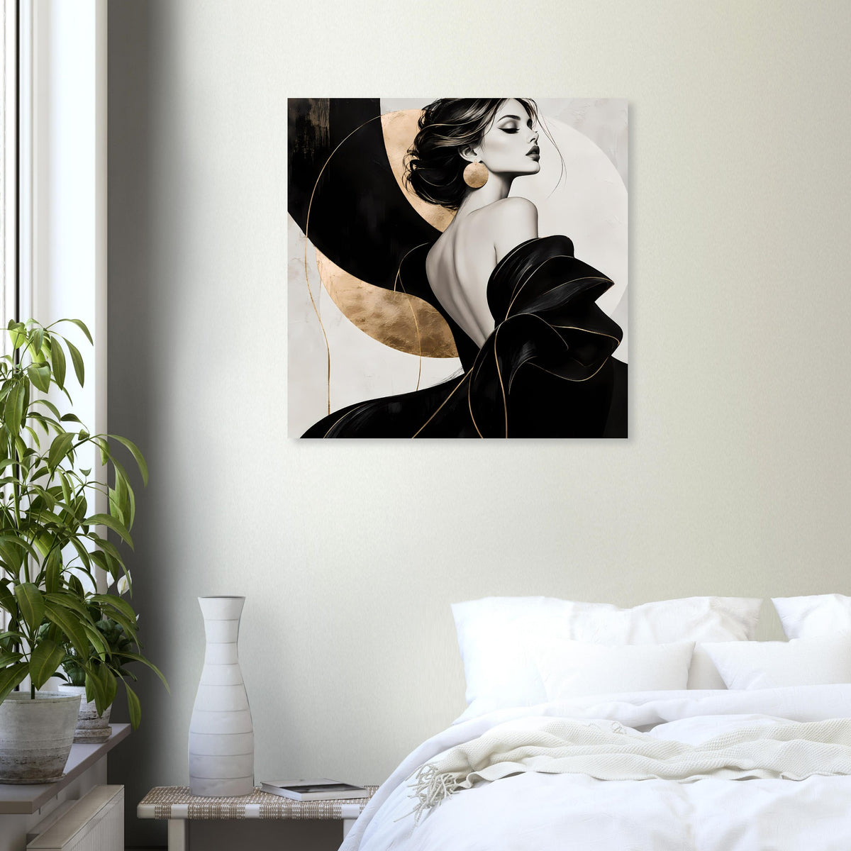 Quadratisches mattes Poster mit Frau im Profil im schwarzen Outfit und Goldtönen