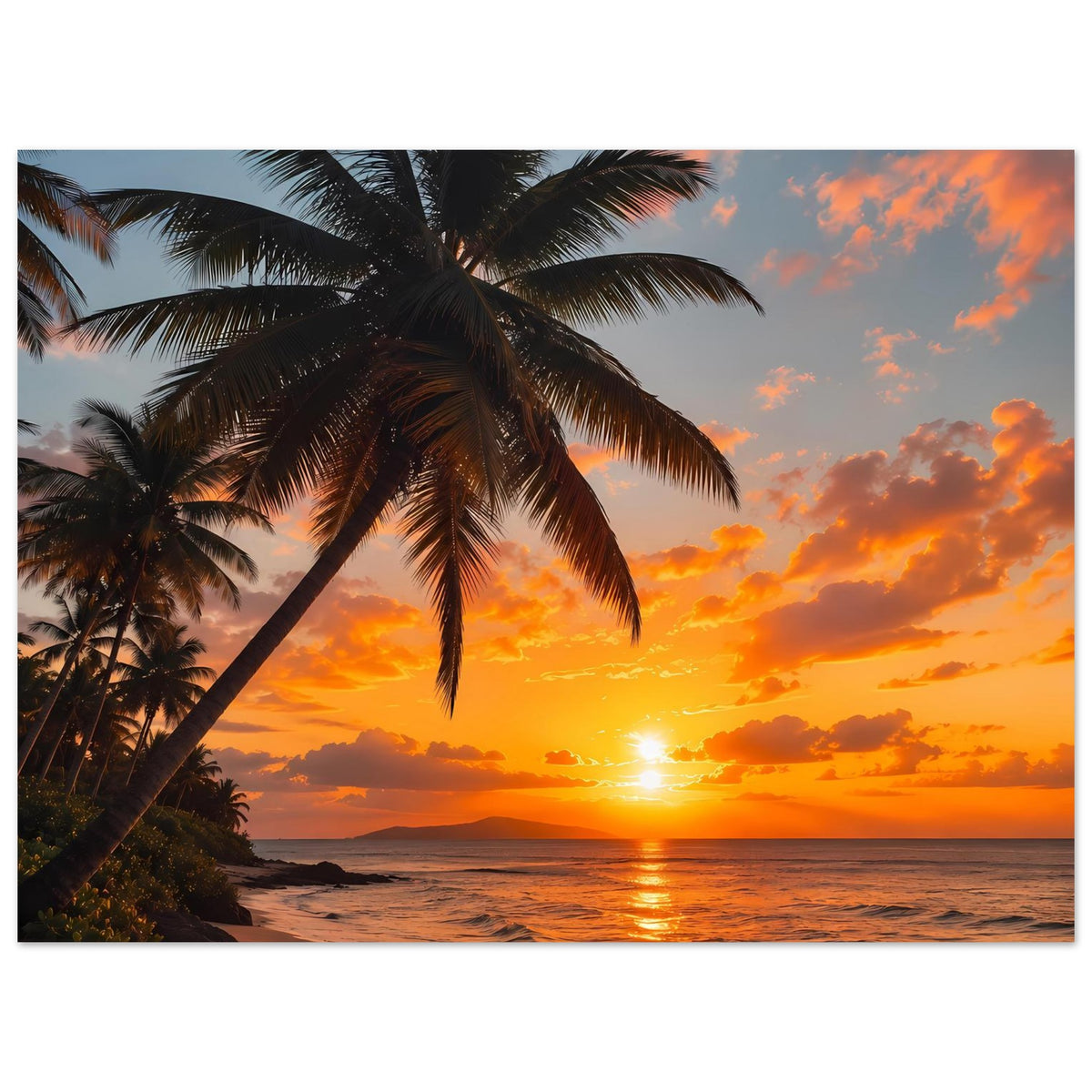Horizontales Poster mit Palmen, Strand und goldenem Sonnenuntergang über dem Meer