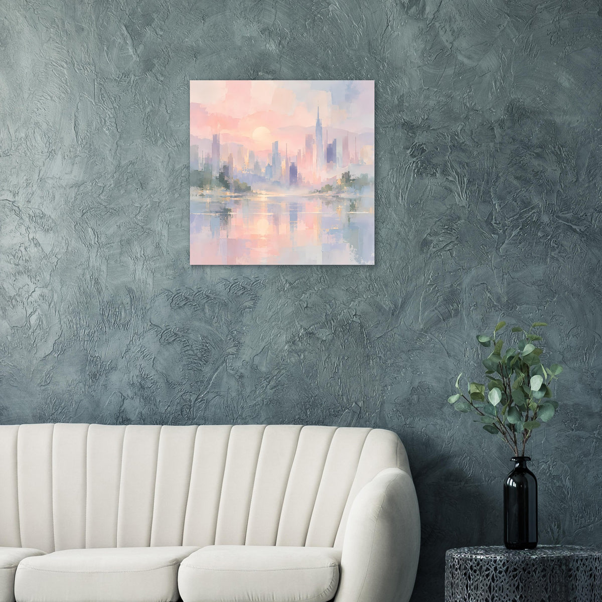 Abstraktes Poster mit pastellfarbener Stadtsilhouette und Reflexion auf Wasserfläche