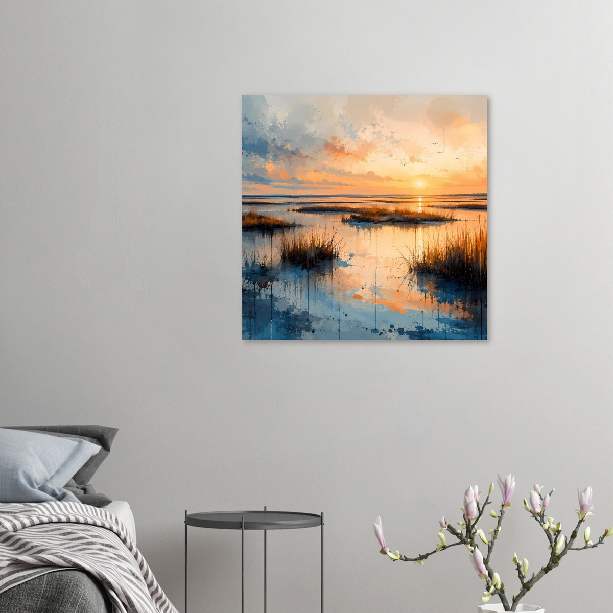 Quadratisches Poster mit Abendhimmel über Wasser, Schilf am Ufer in Blau und Orange