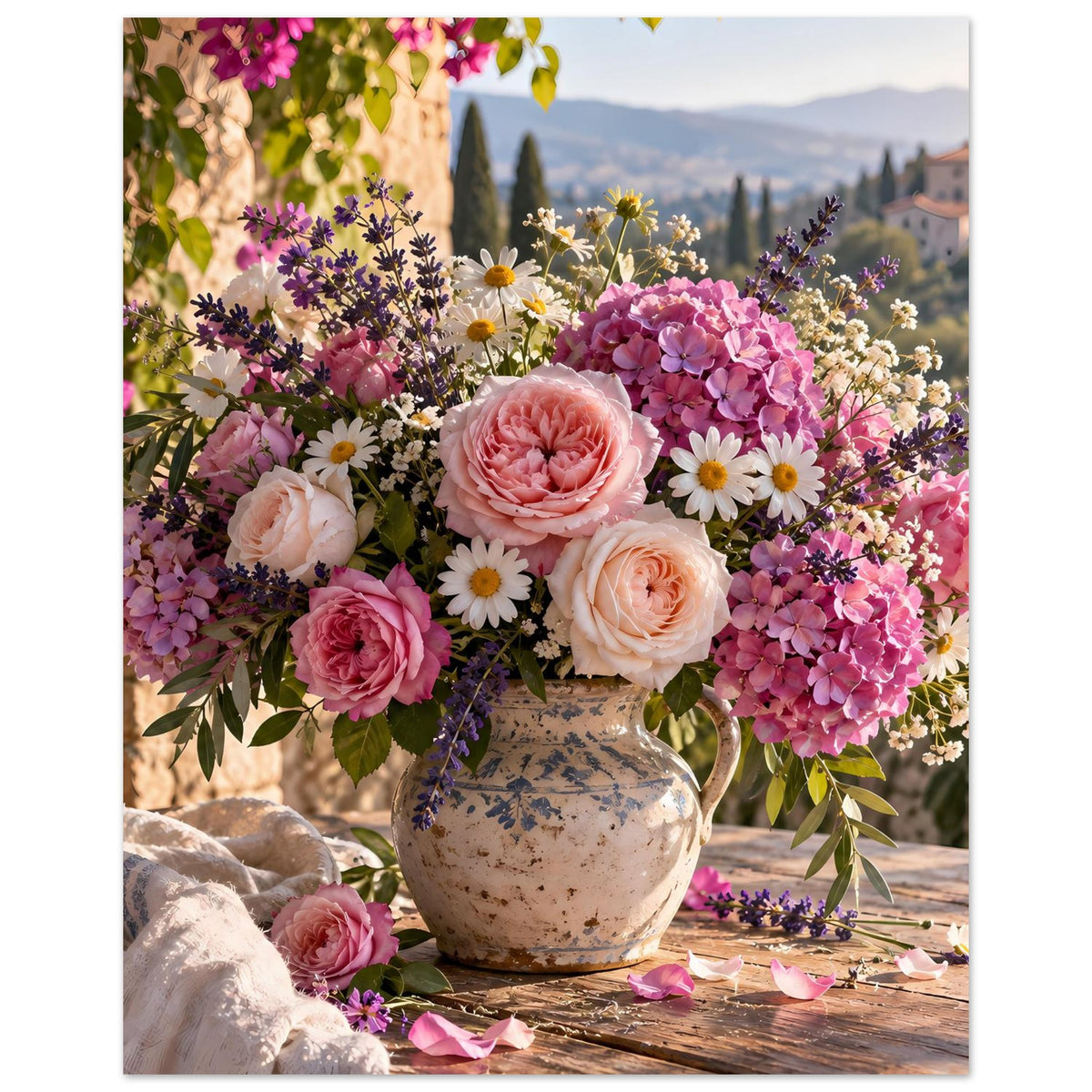 Blumenposter im Hochformat: rosa und violette Blüten in Keramikvase auf Holztisch