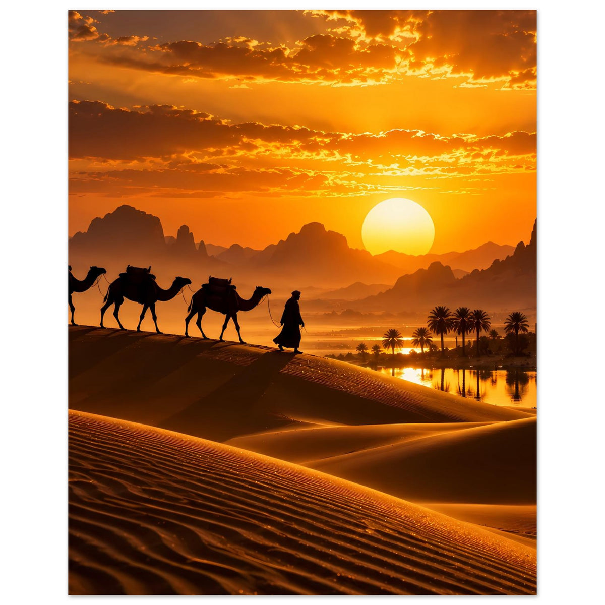Premium-Poster im Hochformat: Dromedare auf Sanddünen vor untergehender Sonne und Bergen.
