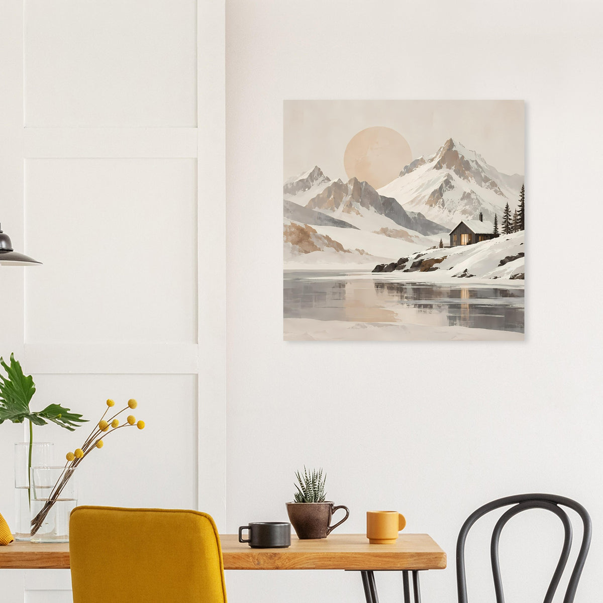 Wandposter mit Alpenblick: Berge, See und Hütte, in warmen Creme- und Graunuancen