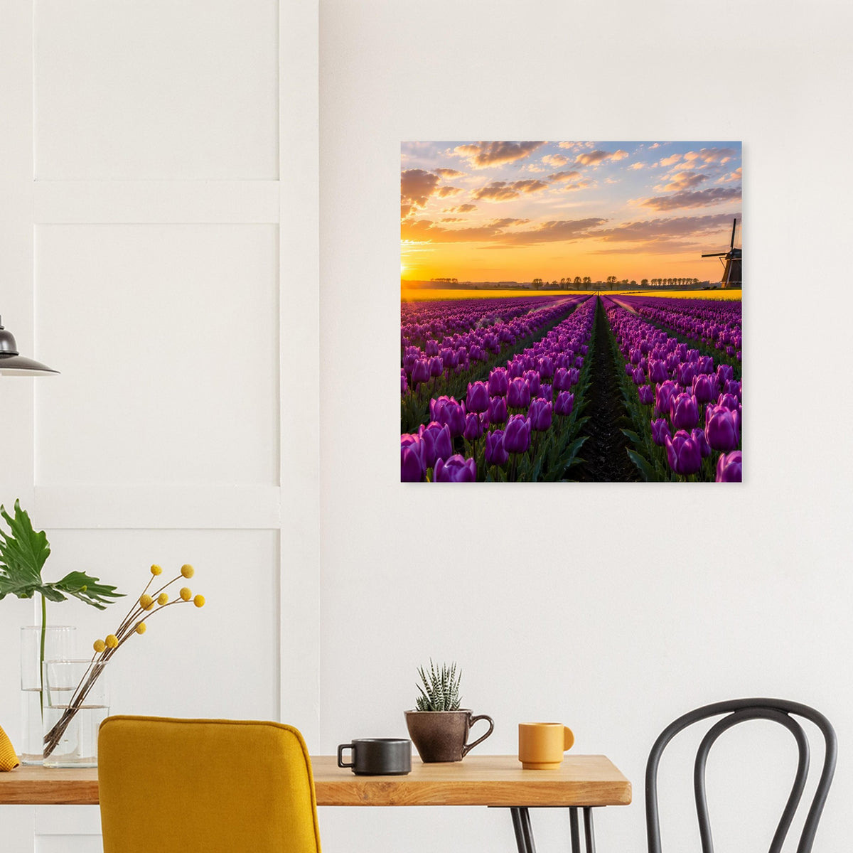 Quadratisches Wandposter mit violettem Tulpenfeld, Weg zum Horizont und Windmühle