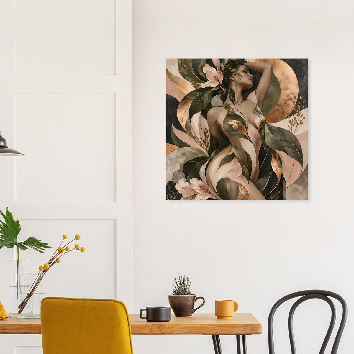 Quadratisches Poster mit nackter Frau im floralen Laub, Erdtöne und Goldakzente