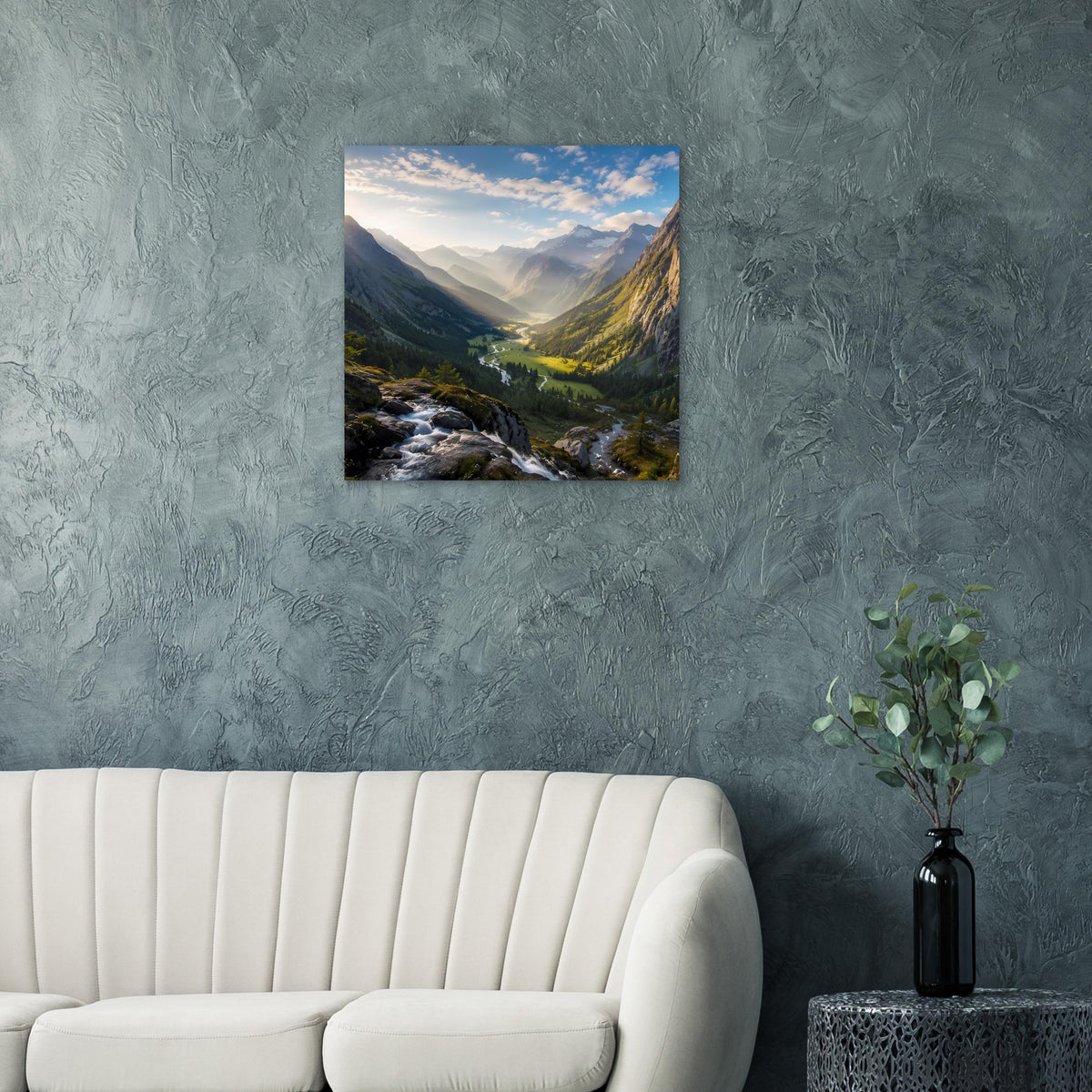 Gerahmtes quadratisches Poster mit Alpenlandschaft, Bachlauf und Sonnenstrahlen