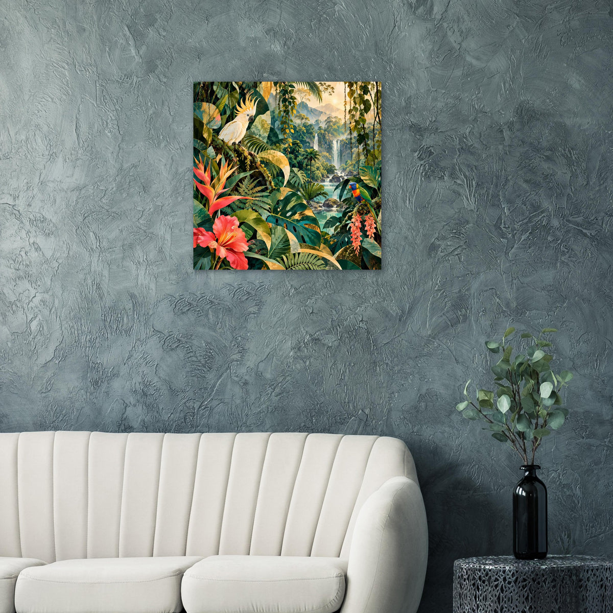 Quadratisches Poster mit Dschungel- und Papageienmotiv auf hellblauer Wand