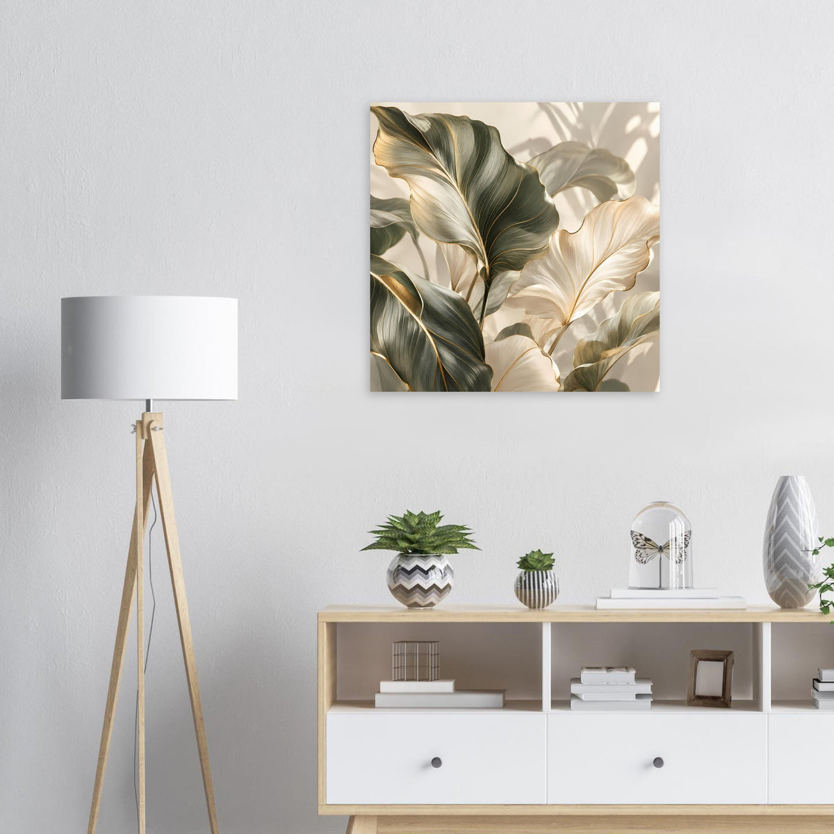 Pflanzenposter mit großen Blättern in Grün- und Beige-Tönen, quadratisch gerahmt