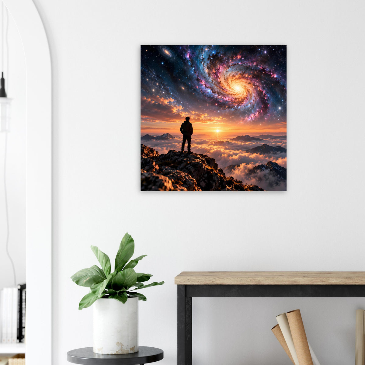 Poster mit Silhouette auf Felsen vor Spiralgalaxie und orangefarbenem Sonnenuntergang