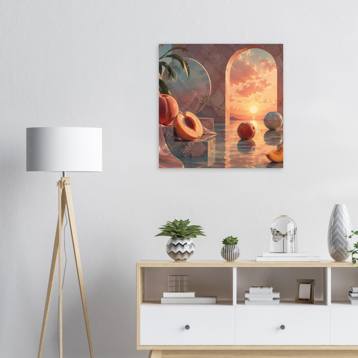 Wandbild-Poster mit Pfirsich-Stillleben, Rundbögen und Sonne, im Wohnraum gehängt