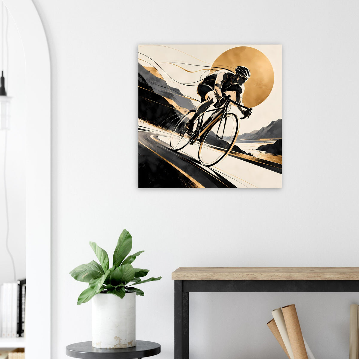 Sportposter mit Radfahrer in Schwarz und Gold, dynamische Linien und Pinselzüge