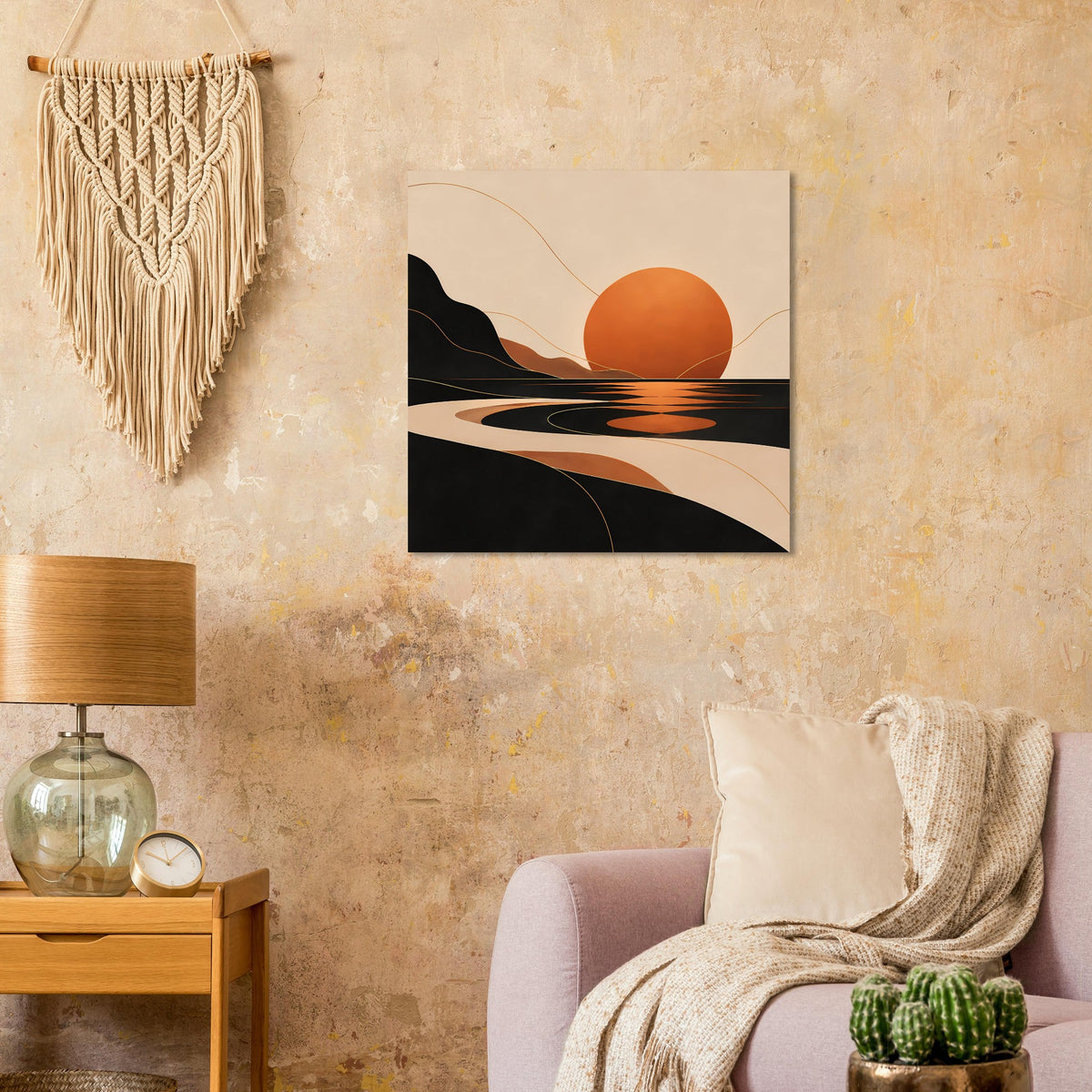 Wandposter mit geometrischer Landschaft: orangefarbene Sonne, dunkle Küstenlinien auf beigem Grund.