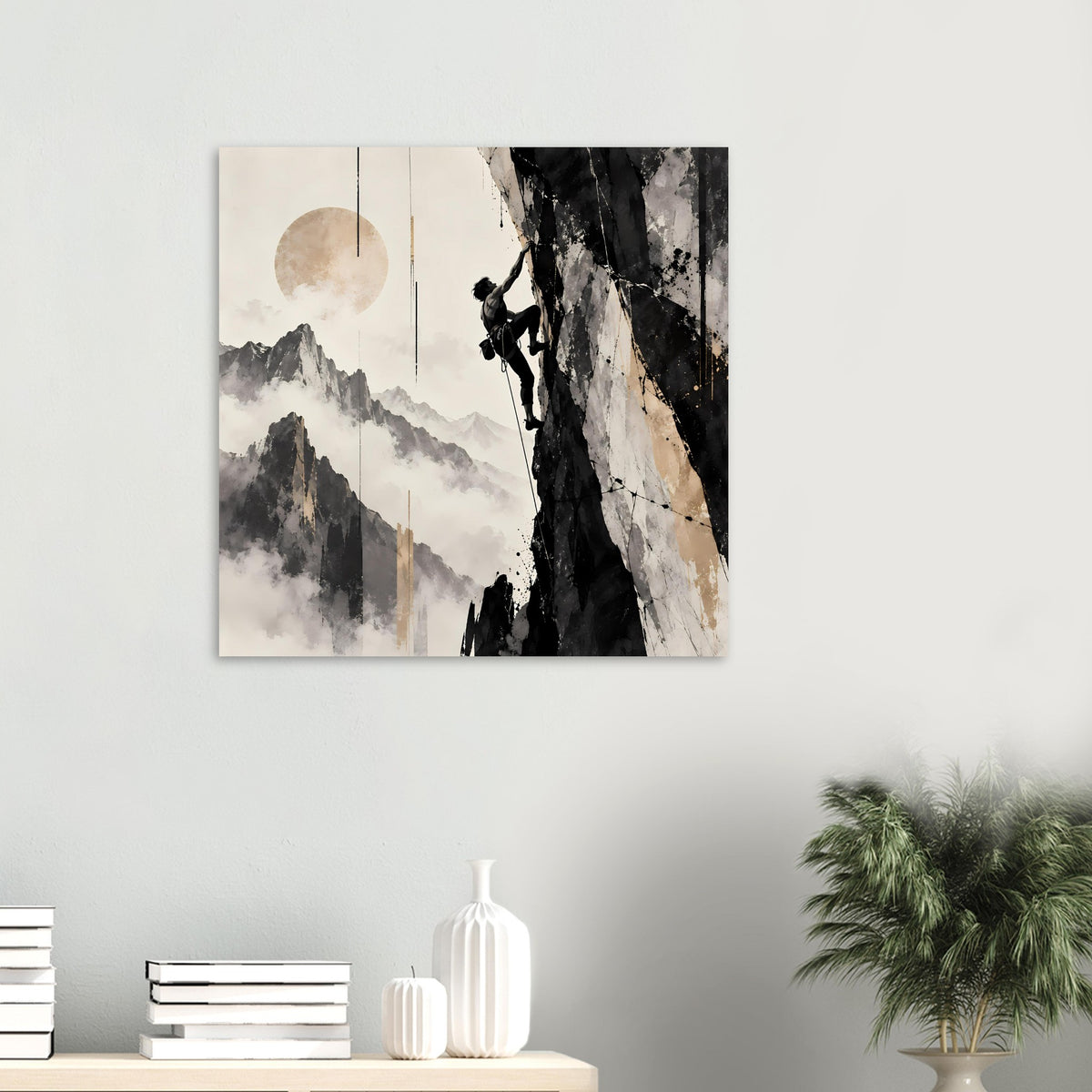 Kleines Poster im Hochformat mit Bergsteiger-Silhouette, Berge und Felswand mit Spritzern